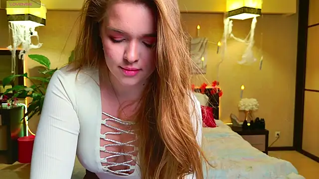 Snapshot of EmilyWhispers chatting on October 8, 7:40 pm EmilyWhispers online show from October 8, 7:40 pm