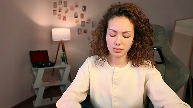 branchwithflowerss online show from November 25, 12:07 pm