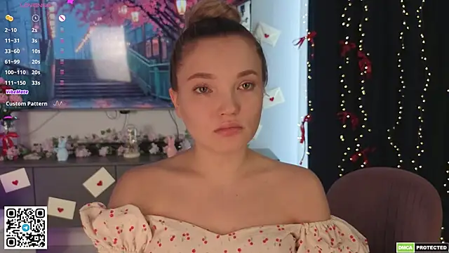 JulieLupo online show from April 18, 7:11 am