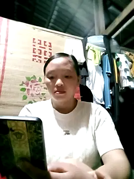 Snapshot of Minkine022 chatting on October 8, 1:21 am Minkine022 online show from October 8, 1:21 am