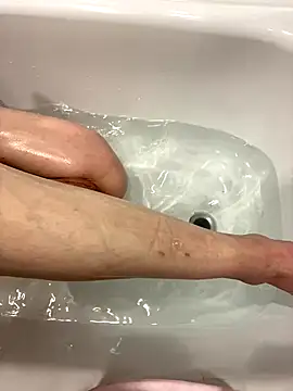 pleasedontpressaredburton online show from November 19, 10:59 am