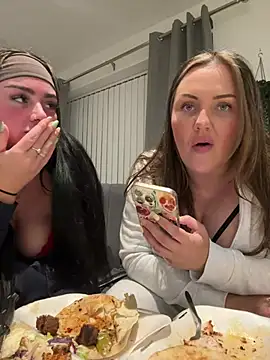 lolabeara online show from April 11, 9:51 pm