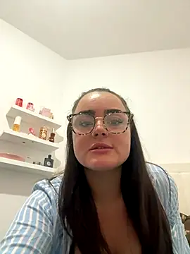 lolabeara online show from October 5, 6:46 pm