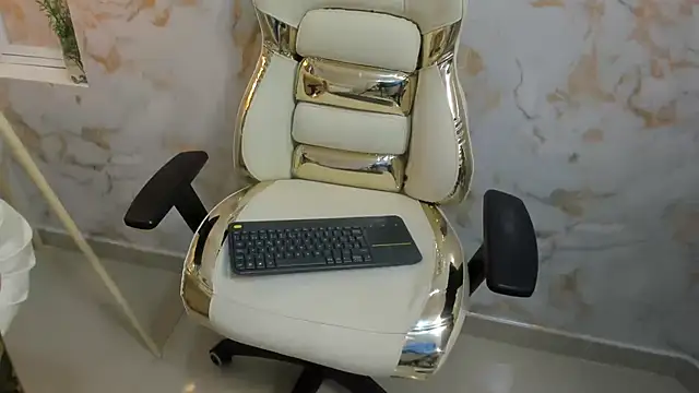 Emilycute18   online show from October 10, 4:06 am