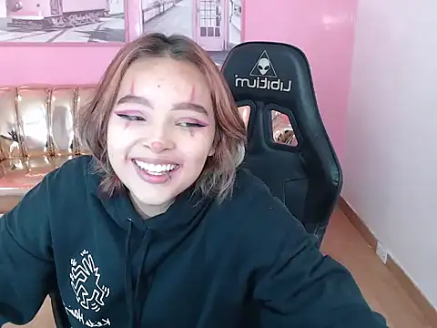 Snapshot of mia_foster_t chatting on October 18, 1:36 pm mia foster t online show from October 18, 1:36 pm
