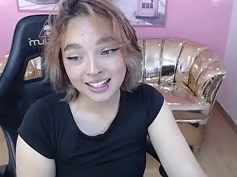Snapshot of mia_foster_t chatting on October 14, 8:44 pm mia foster t online show from October 14, 8:44 pm