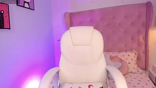 Vanelope evanss online show from December 22, 1:25 pm