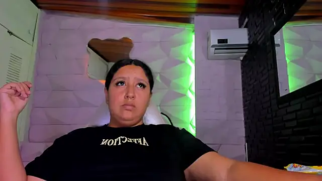 DulcineaSaenz online show from October 11, 7:27 pm