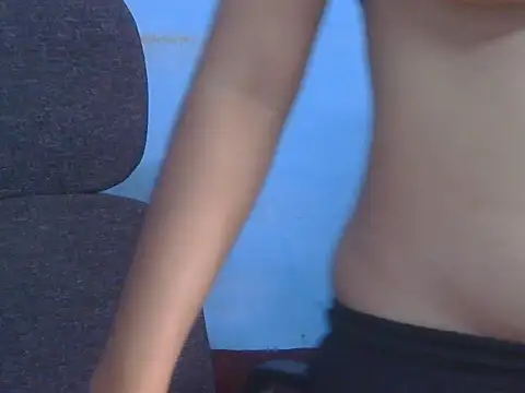 Snapshot of Hot_Goldess111 chatting on October 13, 5:32 am Hot Goldess111 online show from October 13, 5:32 am