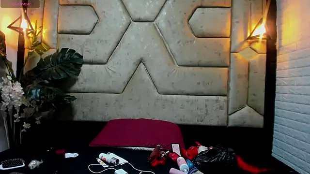 Julieta Slav3 online show from April 15, 9:37 pm