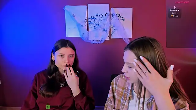 esme moore  online show from October 30, 10:16 am