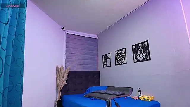 Nikki Vesper online show from April 18, 4:26 am