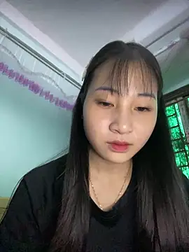 Snapshot of banlinh004 chatting on October 6, 5:57 am banlinh004 online show from October 6, 5:57 am