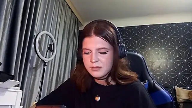 Snapshot of LissaKradfer chatting on October 3, 1:16 pm LissaKradfer online show from October 3, 1:16 pm