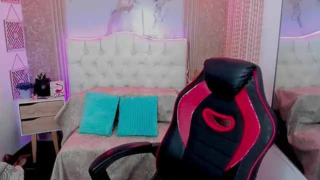 AriaVega online show from March 2, 12:45 pm