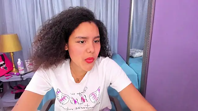 Snapshot of AriaVega chatting on October 17, 1:25 pm AriaVega online show from October 17, 1:25 pm