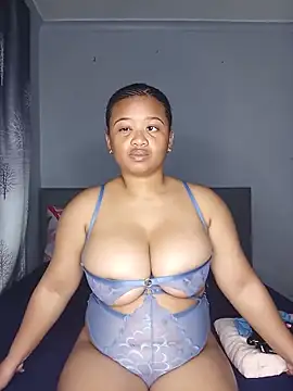 Sultrytits6 online show from June 18, 9:30 pm