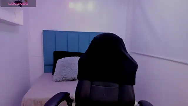 Haiily Baeker online show from November 18, 3:46 pm