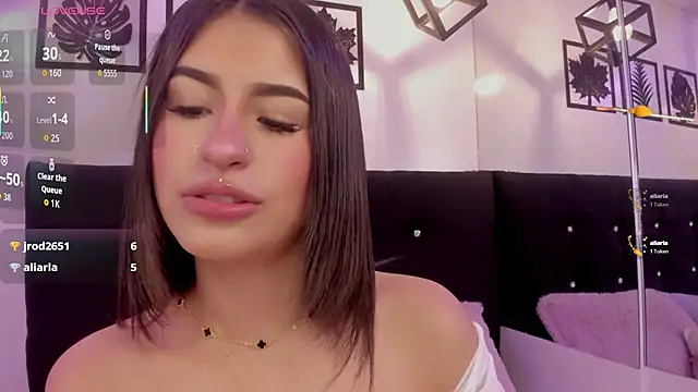 Haiily Baeker online show from November 26, 3:13 pm