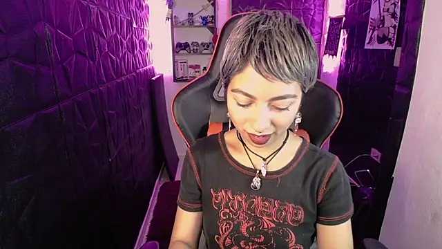 lunarichy22 online show from February 16, 10:20 pm