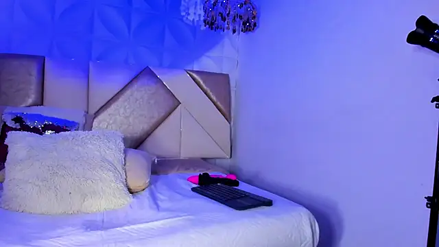 Snapshot of candy_klark chatting on October 16, 1:14 pm candy klark online show from October 16, 1:14 pm