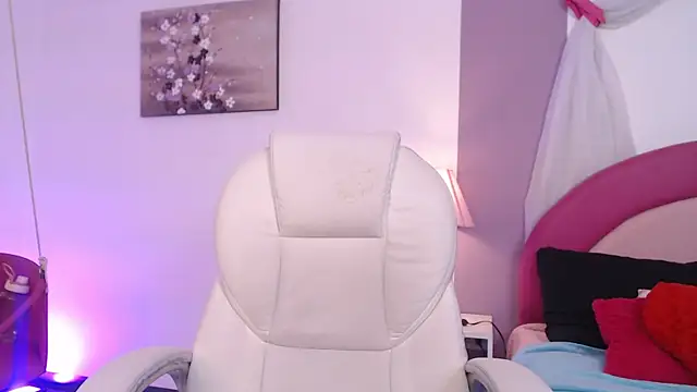 Suzy1  online show from April 15, 7:36 pm