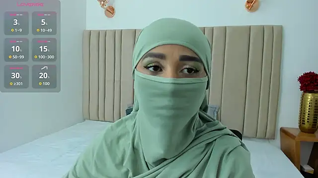 Snapshot of _alishaa_c chatting on October 12, 3:42 am alishaa c online show from October 12, 3:42 am