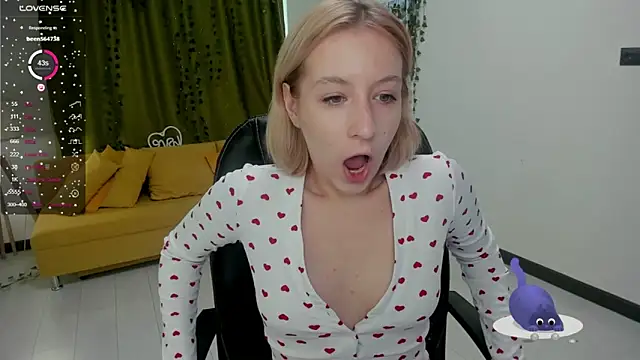 Snapshot of Emma_Garcias chatting on October 11, 12:19 pm Emma Garcias online show from October 11, 12:19 pm