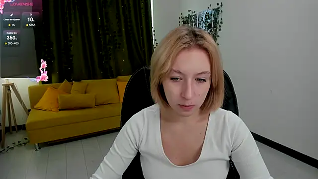 Snapshot of Emma_Garcias chatting on October 17, 11:24 am Emma Garcias online show from October 17, 11:24 am