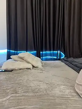 vickyandtania online show from January 13, 4:33 pm