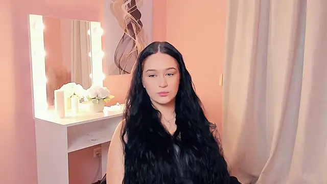 LaraeMcglory online show from October 7, 9:25 am