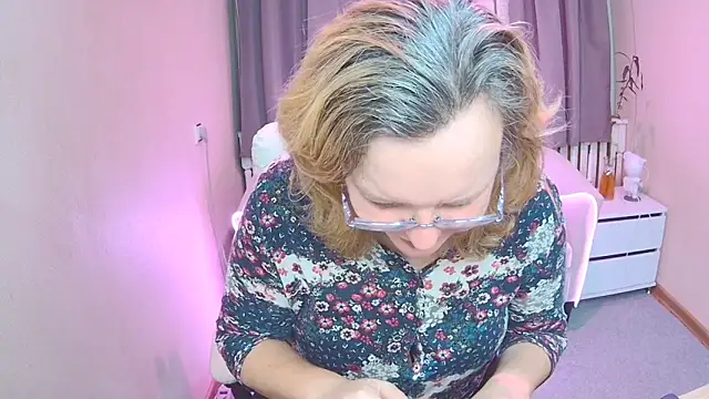 VestaWoody online show from November 24, 7:54 am