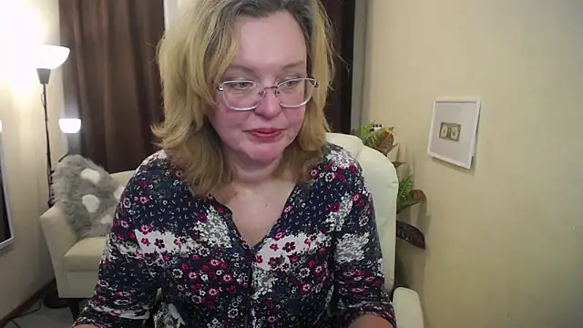 VestaWoody online show from November 13, 7:29 am