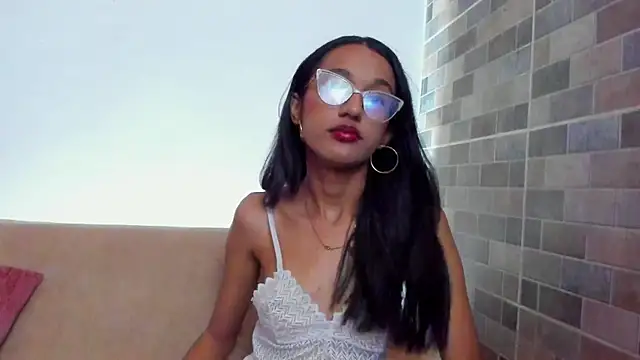 luna valen online show from December 2, 9:17 pm