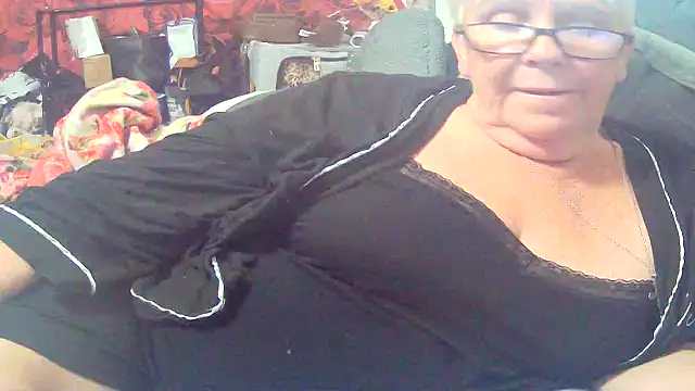 Playful MILF Demi online show from July 20, 12:13 am