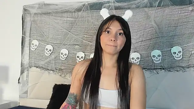 Valeryss  online show from October 20, 12:30 pm