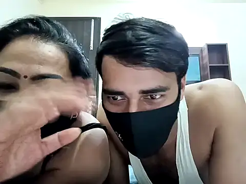 horny milf couple online show from October 18, 7:15 pm