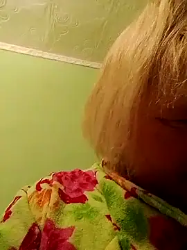 Snapshot of LusiyaGold5 chatting on October 15, 11:29 pm LusiyaGold5 online show from October 15, 11:29 pm