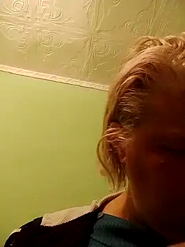 Snapshot of LusiyaGold5 chatting on October 12, 10:01 pm LusiyaGold5 online show from October 12, 10:01 pm