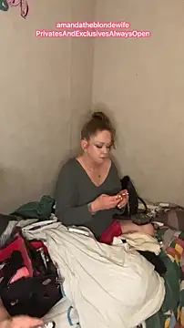 amandatheblondewife online show from April 9, 6:52 am