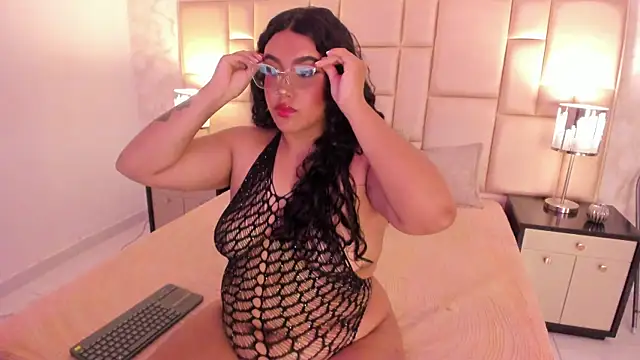 Snapshot of CatalinaCoopper chatting on October 15, 5:21 am CatalinaCoopper online show from October 15, 5:21 am