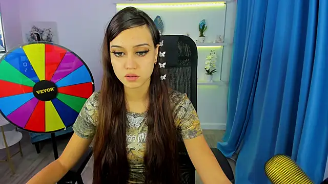 TiffanyYounge online show from November 12, 12:36 pm