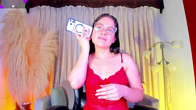 alejagarcia  online show from June 21, 10:47 pm