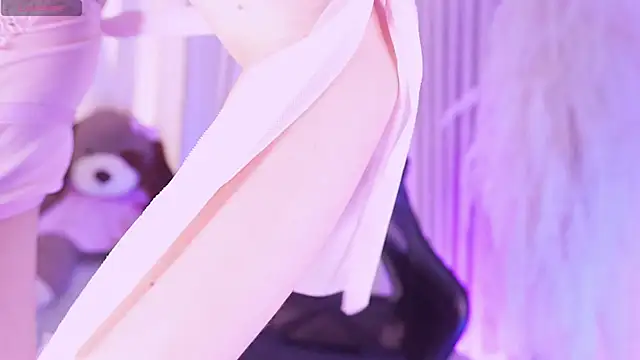 alejagarcia  online show from December 14, 8:58 pm