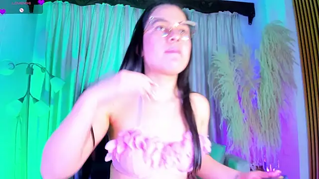 alejagarcia  online show from June 20, 10:46 pm