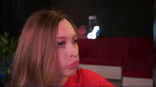 karolineneuer  online show from April 5, 4:11 am