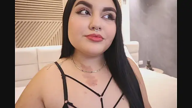 Snapshot of AshNoire_ chatting on October 12, 7:33 am AshNoire online show from October 12, 7:33 am