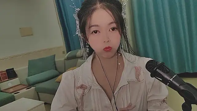 Q Yumi online show from October 17, 12:41 pm