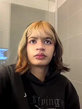 sukulaurens online show from November 3, 2:48 am