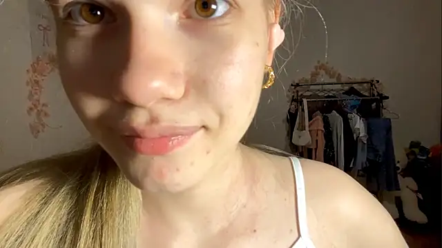 AlmetaBradicich online show from December 2, 9:28 pm